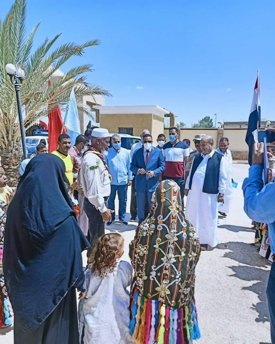 محافظ مطروح يعقد مؤتمرا شعبيا باهالي واحة سيوة لتقديم الحلول السريعة في الصحة والزراعة والري 