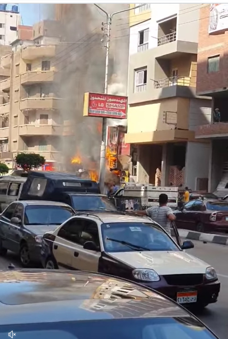 إشتعال النيران في مطعم حضر موت ببني سويف 