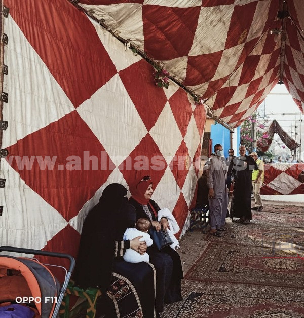 إقبال شديد من جانب المواطنين في الساعات الاولي بالمنوفية