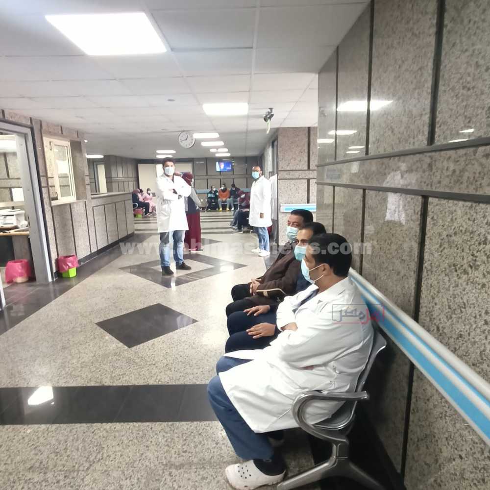 بدء تطعيم الطاقم الطبي في مستشفى النجيلة بلقاح كورونا