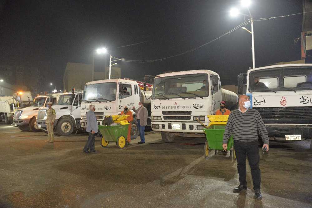 حملة للمنطقة الجنوبية العسكرية بمشاركة المحافظة لتطهير وتعقيم ونظافة الشوارع والميادين (1)