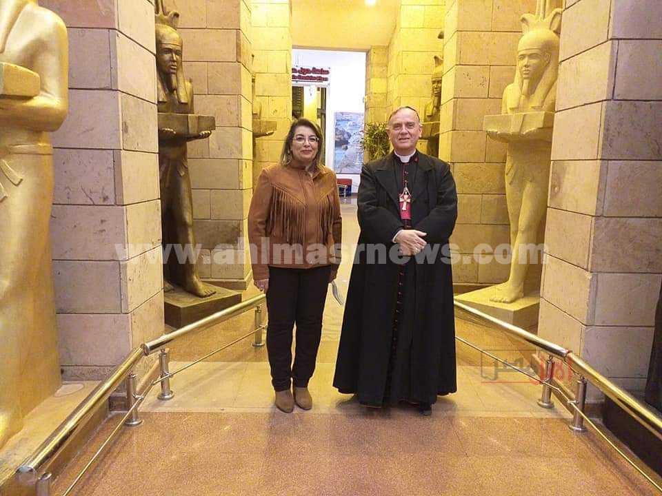 سفير الفاتيكان بمصر داخل المركز الثقافي الأفريقي بأسوان 