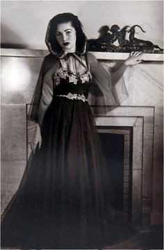 فستان الملكة فوزية الأسمر بالشابوة
