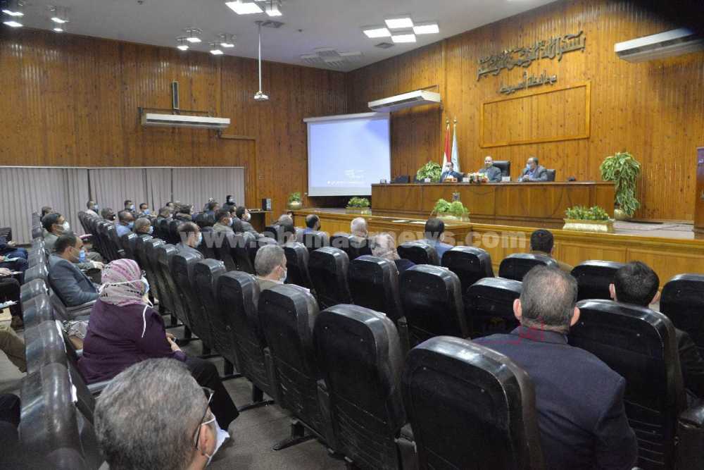 أجتماع المحافظ بالمبادرة الرئاسية للريف المصرى