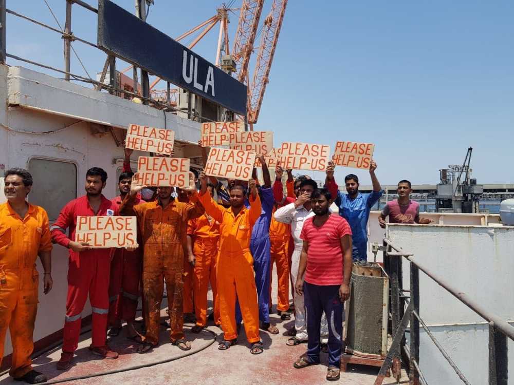 اضراب 19 بحار عن الطعام علي سفينة شحن كويتية لعدم دفع رواتبهم