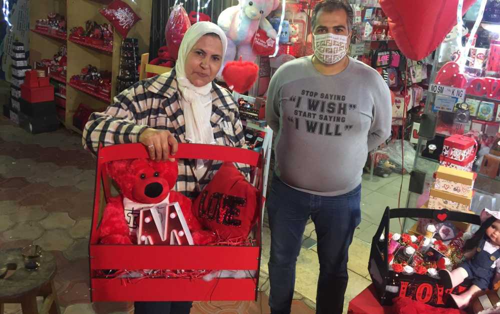 اقبال كبير على شراء هدايا عيد الحب فى بورسعيد