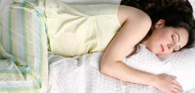 النوم الصحي للحامل خلال الشهر الثامن