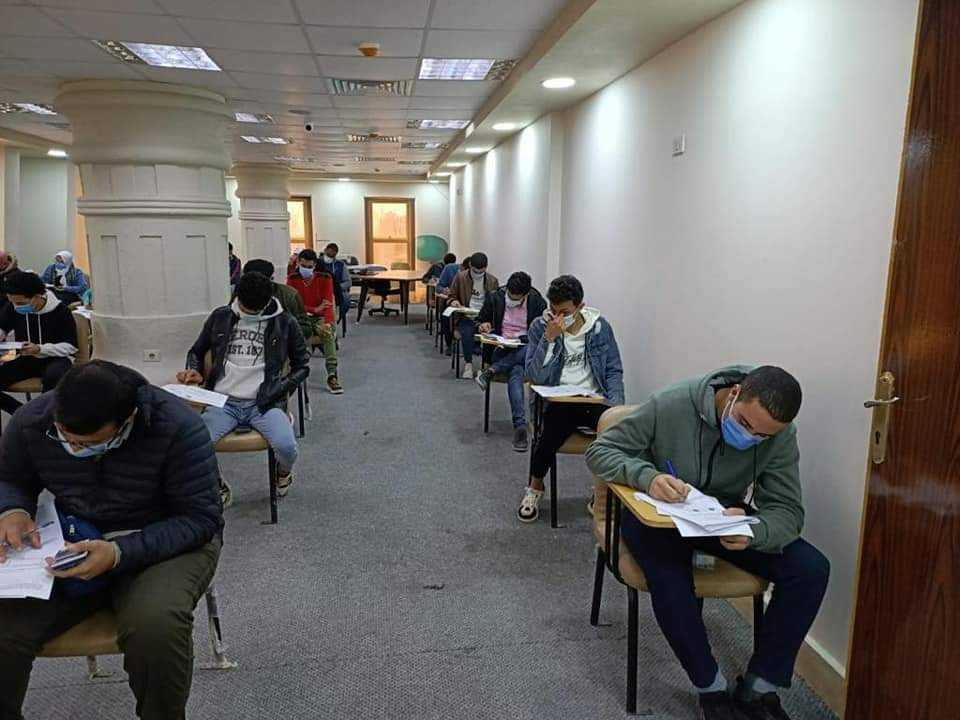 امتحانات طلاب جامعة مطروح 