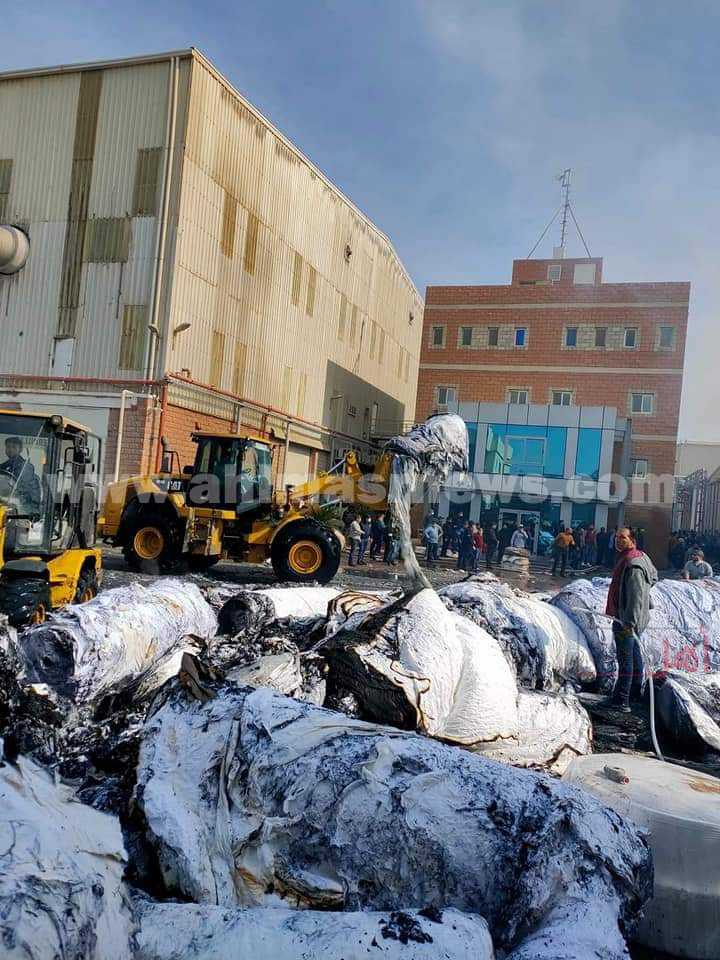 حريق هائل في المنطقة الصناعية بالسادات