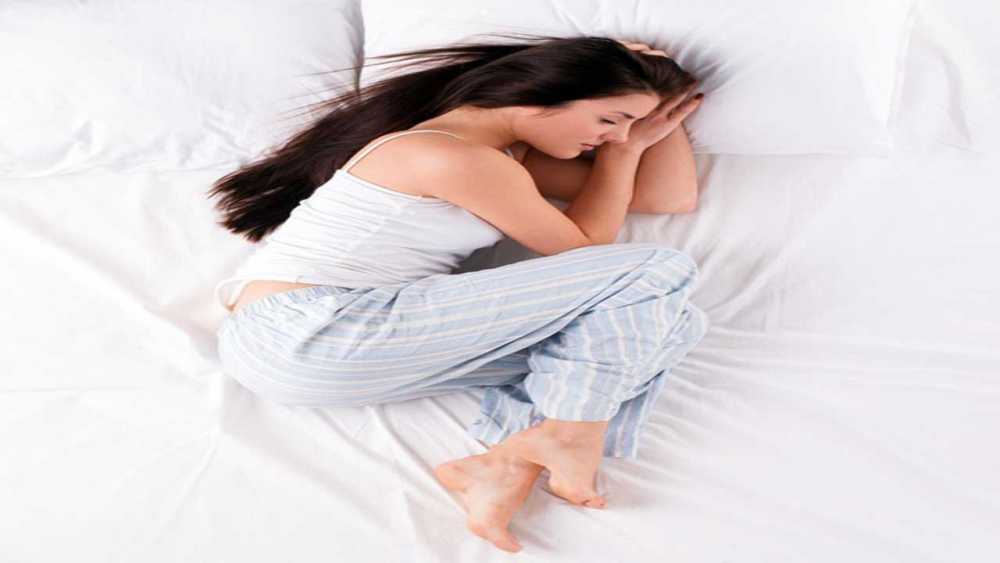 طريقة النوم الصحيحة لمرضى الانزلاق الغضروفي