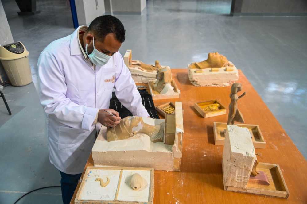 أول مصنع للمستنسخات الأثرية في مصر