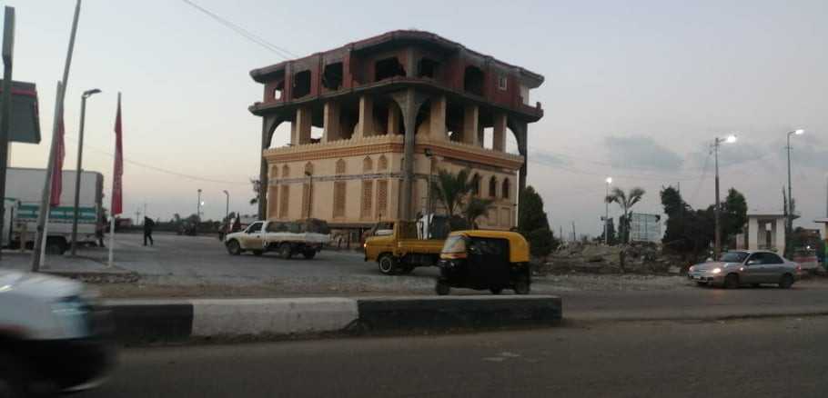 إزالة المبنى المقام أعلى قبتي مسجد بالبحيرة 