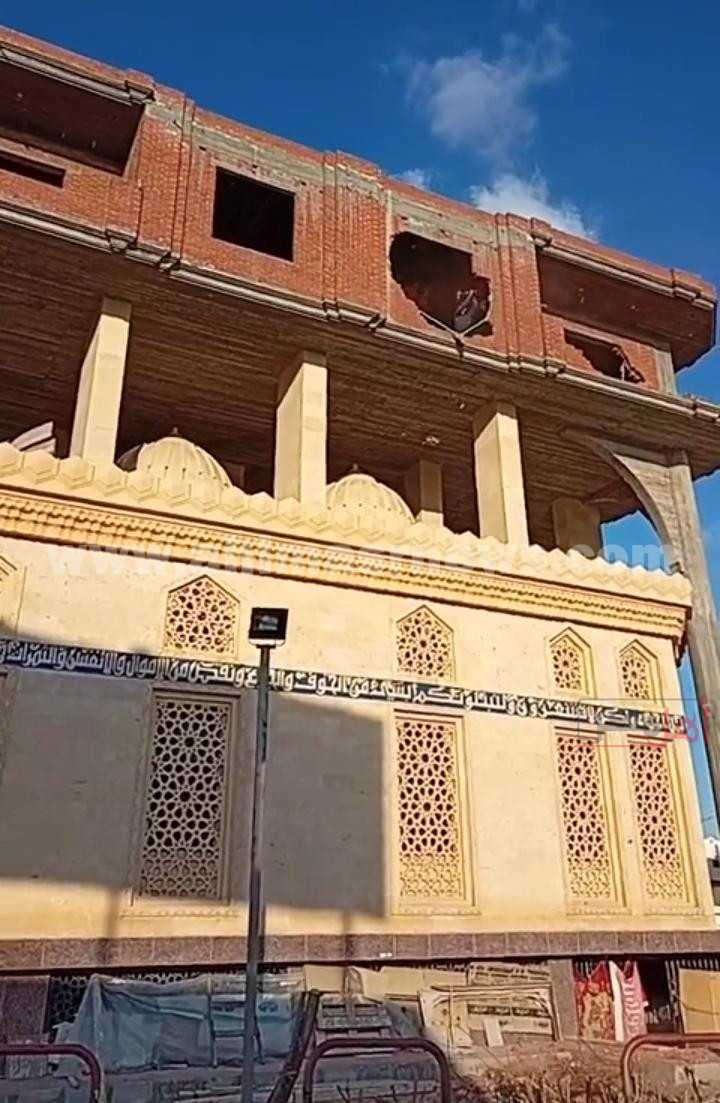 إزالة المبنى المقام فوق قبتي مسجد بالبحيرة 