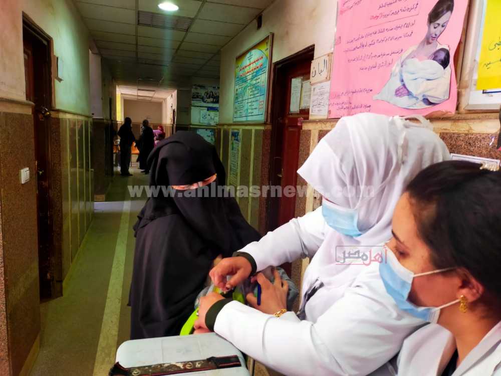 تطعيم الأطفال ضد شلل الأطفال بأسيوط
