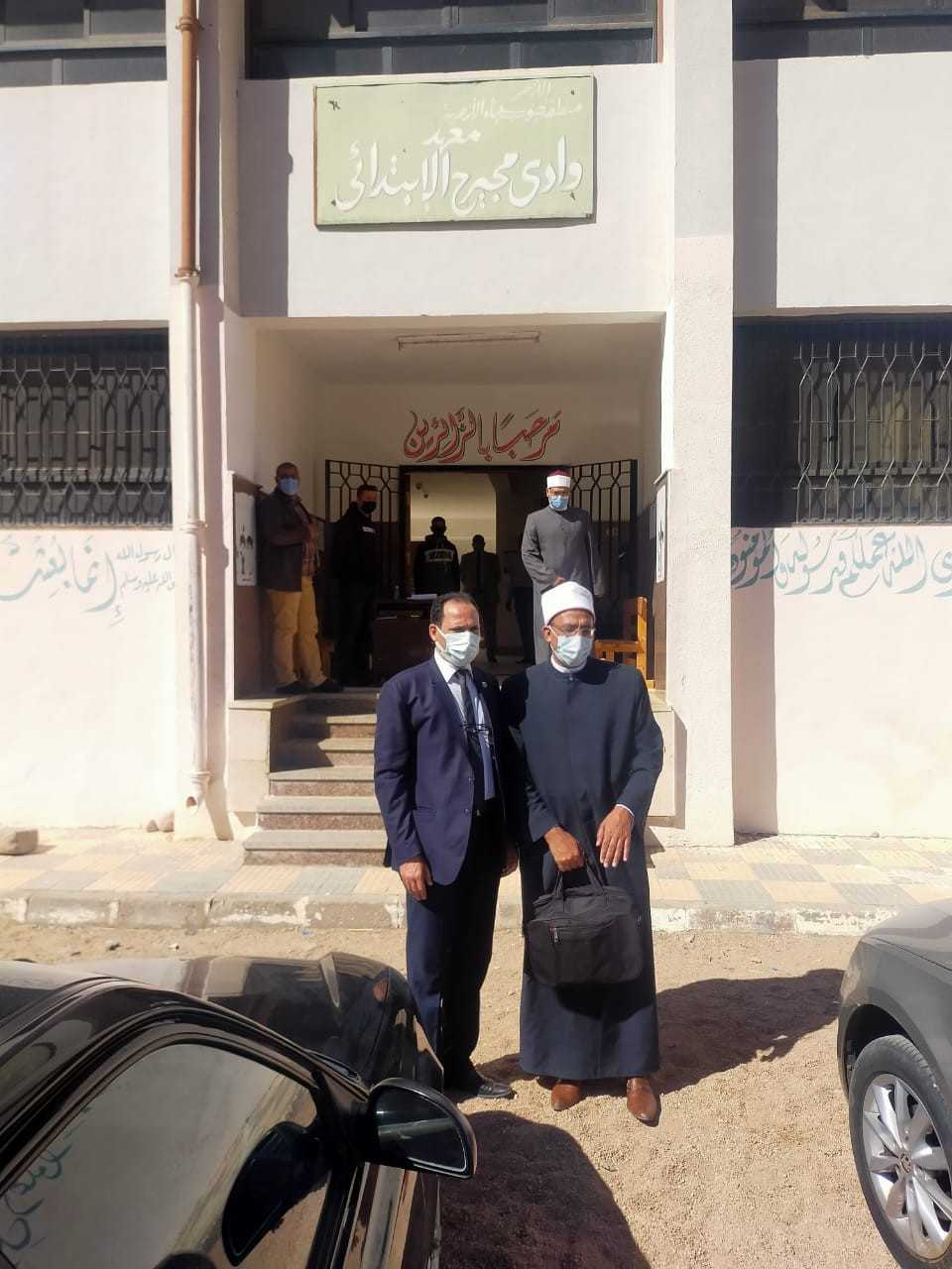 رئيس منطقة جنوب سيناء الأزهرية يتفقد لجان الامتحانات بدهب