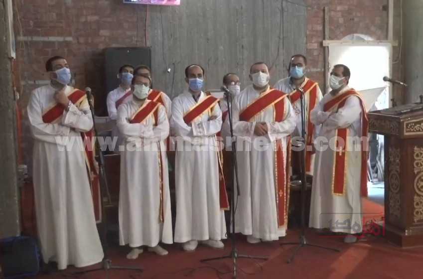 كنائس أسيوط تحتفل بأحد الشعانين 