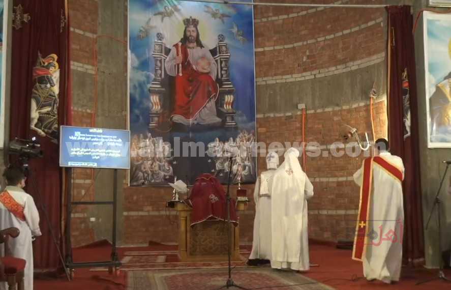 كنائس أسيوط تحتفل بأحد الشعانين 