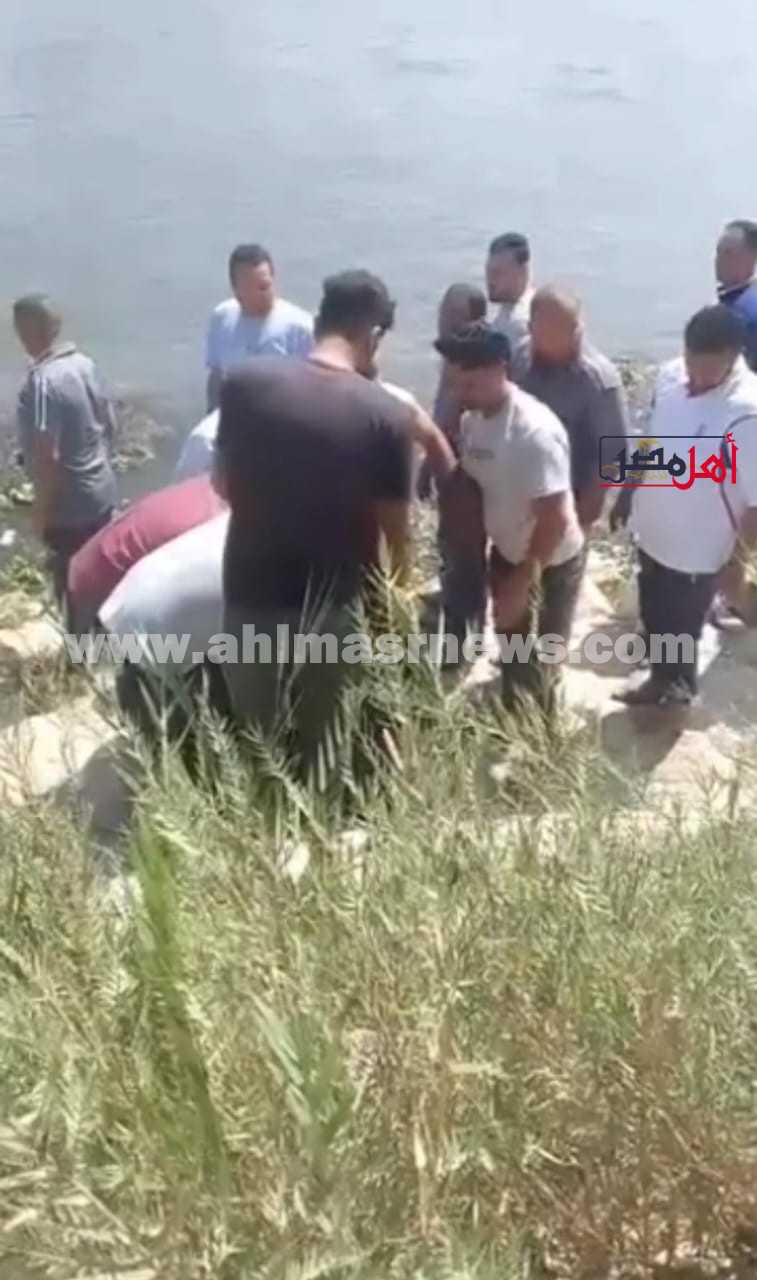 وفاة طفلين في انقلاب سيارة بترعة النوبارية وفاة طفلين في انقلاب سيارة بترعة النوبارية
