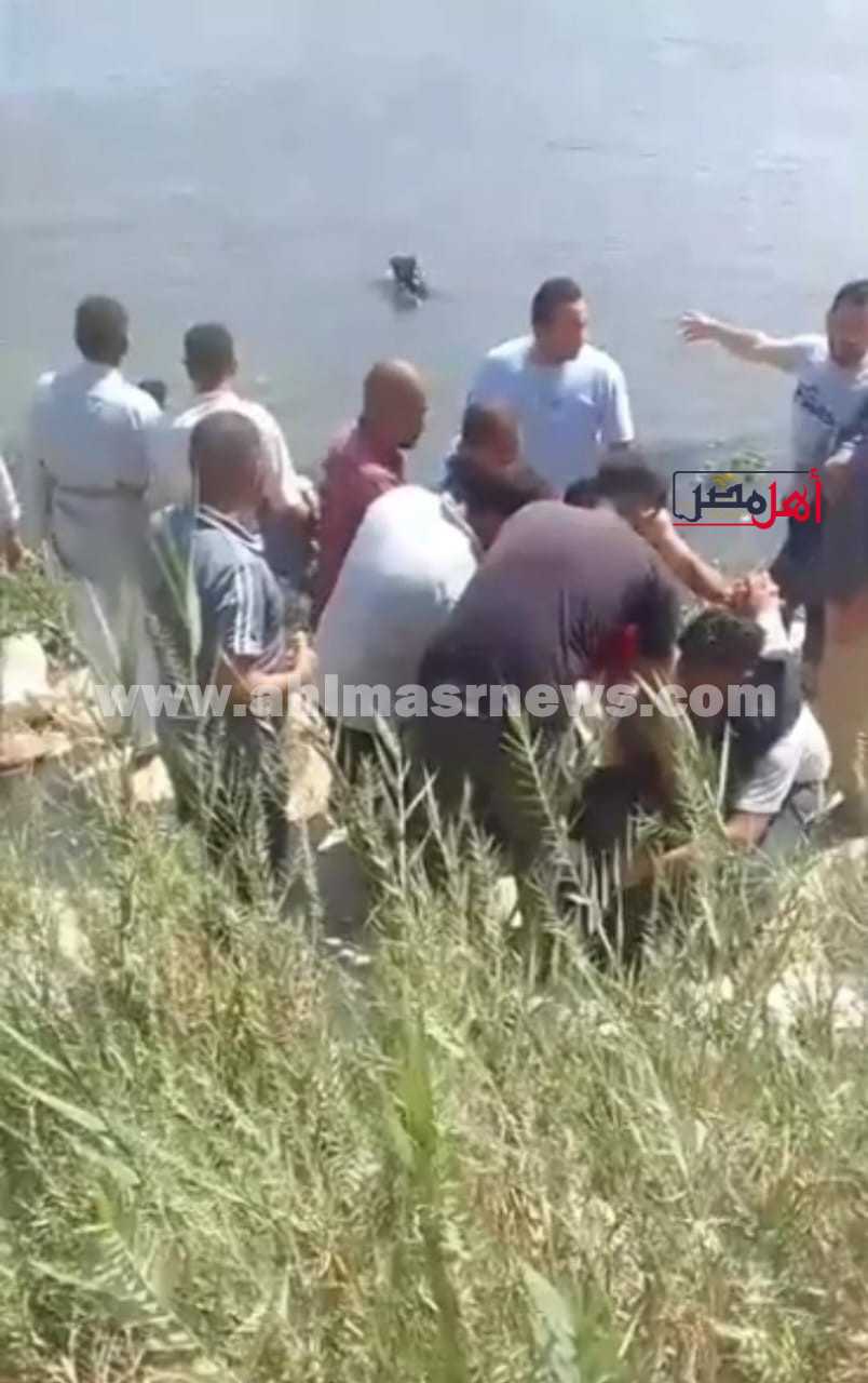 وفاة طفلين في انقلاب سيارة بترعة النوبارية وفاة طفلين في انقلاب سيارة بترعة النوبارية