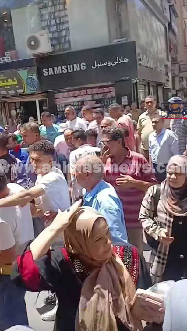 إصابة شخصين جراء سقوط عمود كهرباء