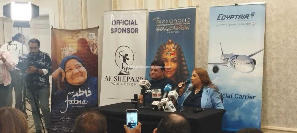 الفنانة شيرين